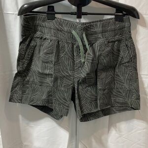 Denver Hayes Olive Leaf Pattern Shorts. Never worn.